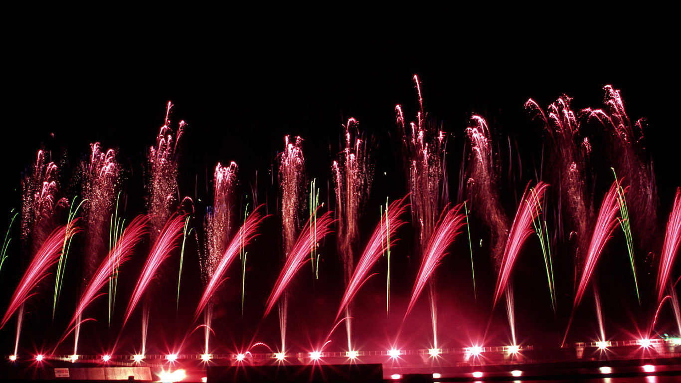 Fireworks #4 - 1366x768