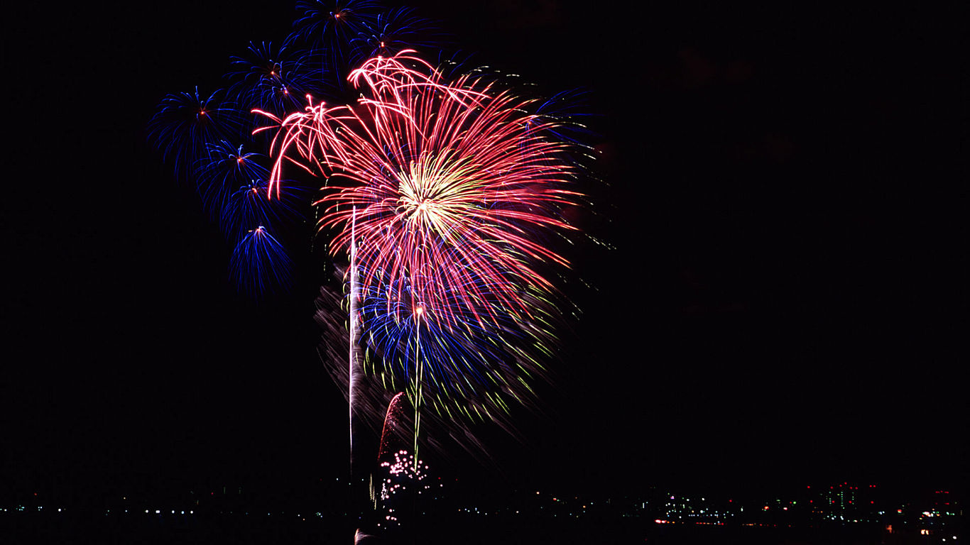 Fireworks #7 - 1366x768