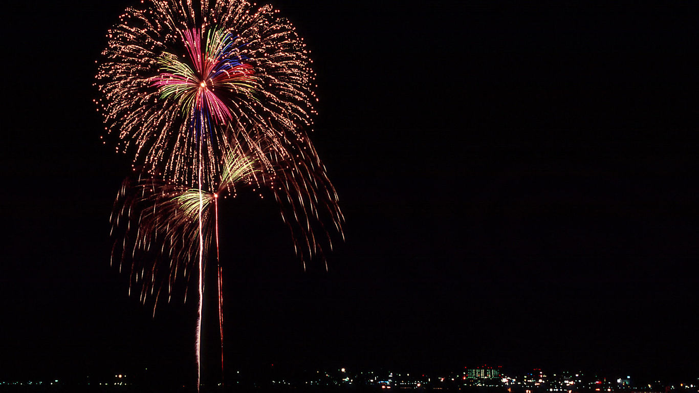 Fireworks #28 - 1366x768