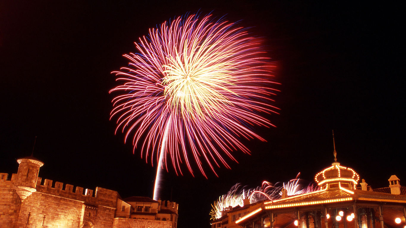 Fireworks #50 - 1366x768