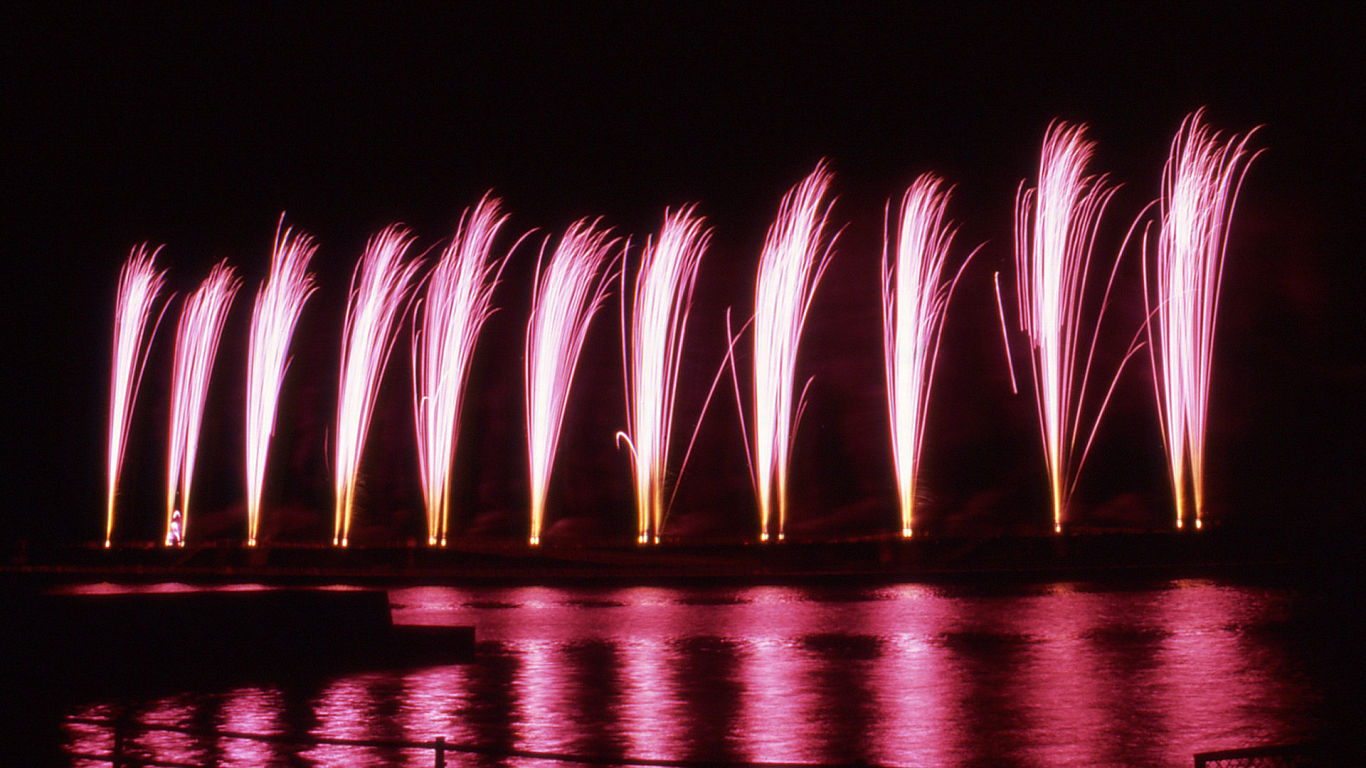 Fireworks #63 - 1366x768