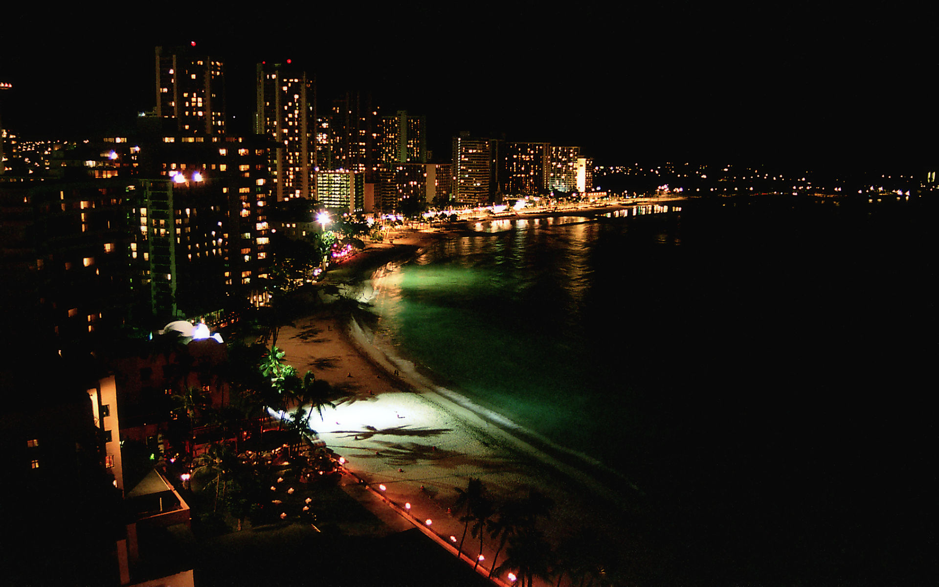 Night view of Waikiki - 1920x1200