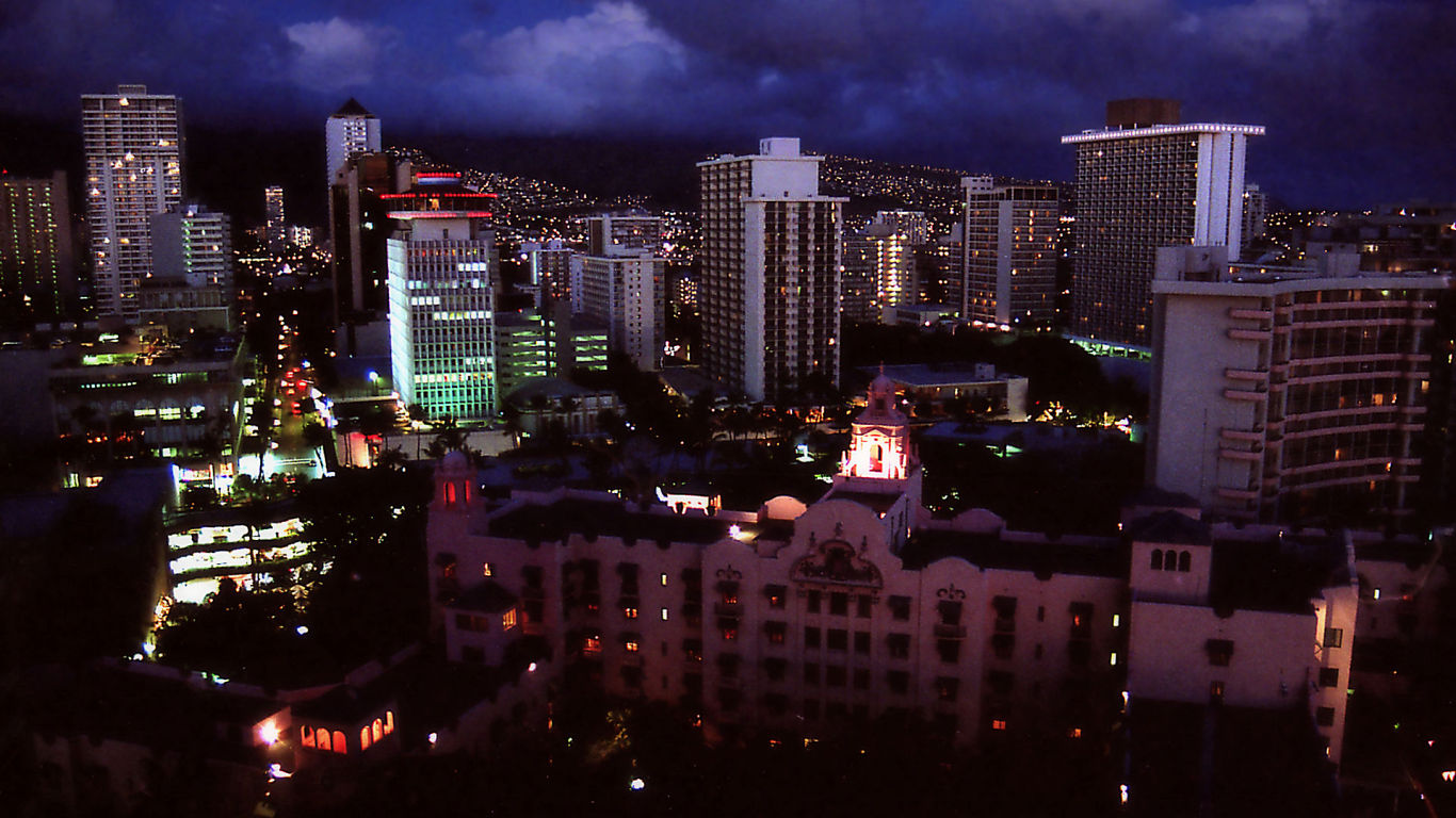 Night view of Honolulu - 1366x768