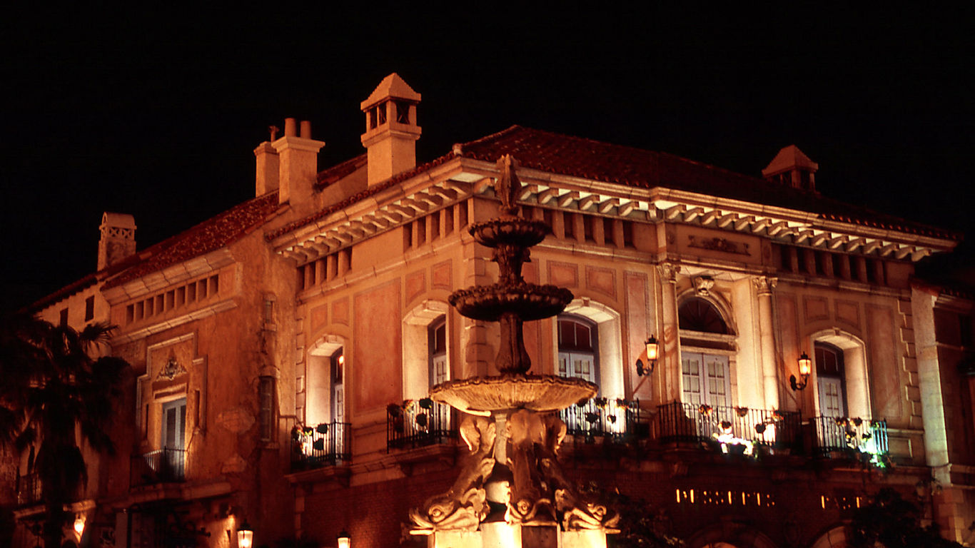 Night view of Porto Europe #4 - 1366x768