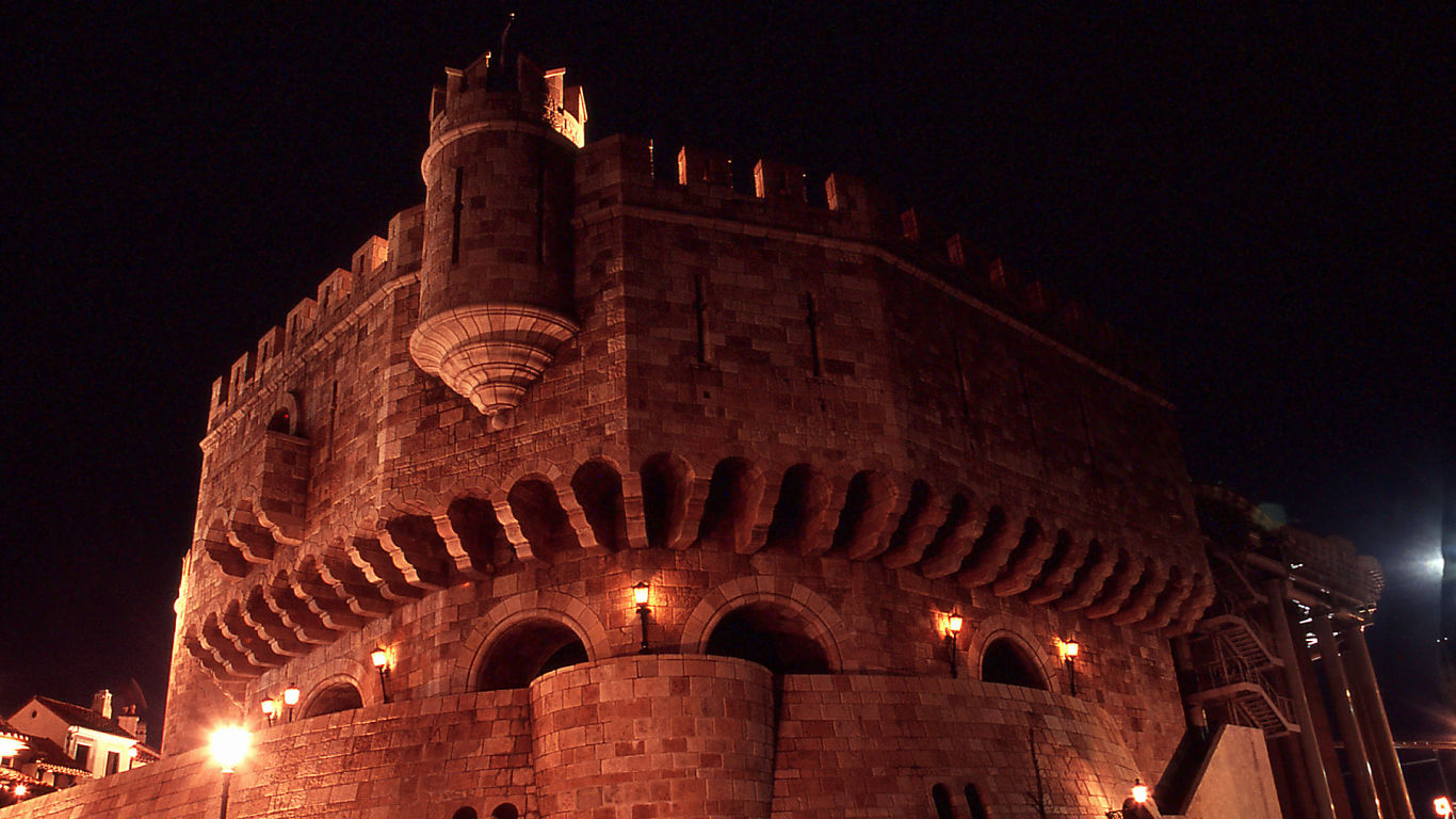 Night view of Porto Europe #6 - 1366x768