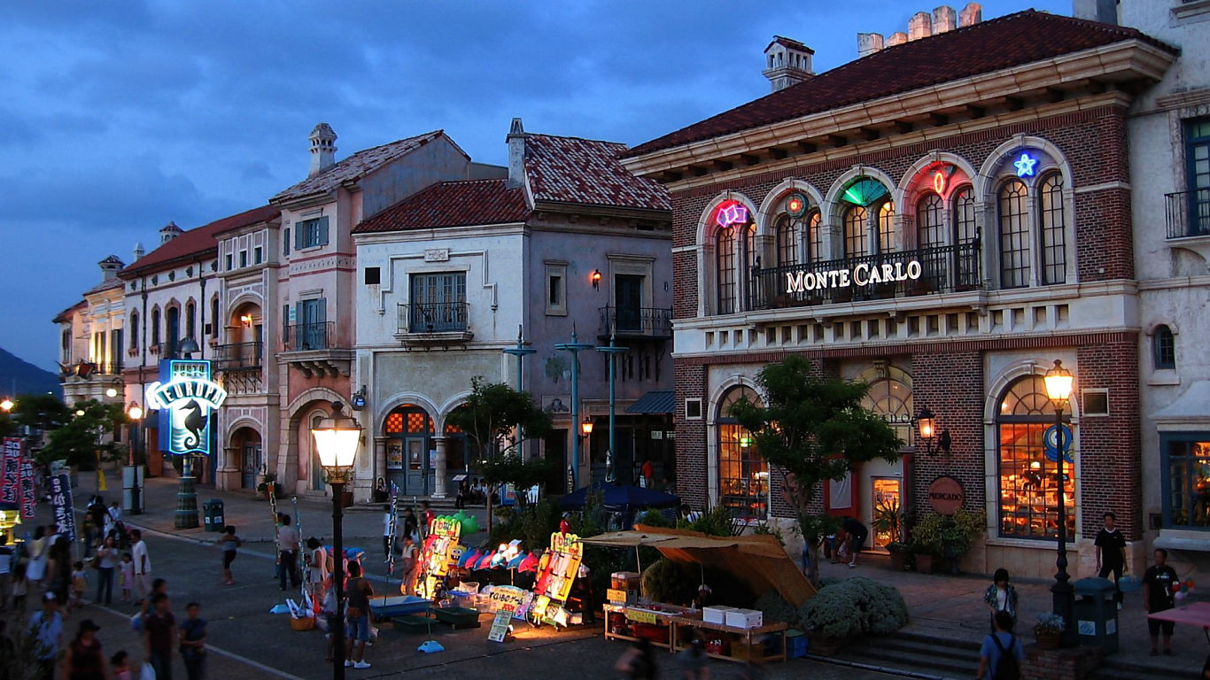 Evening scenery of Porto Europe - 1366x768